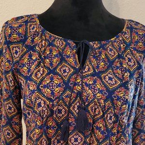 Old navy top/ boho women's blouse. Size small petit. 100% rayon.